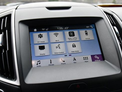 Used 2017 Ford Edge SEL w/ Equipment Group 201A AWD/4WD image 33