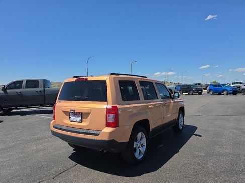 Used 2016 Jeep Patriot Latitude AWD/4WD image 5