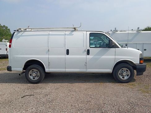 Used 2023 Chevrolet Express 2500 w/ Driver Convenience Package RWD image 4