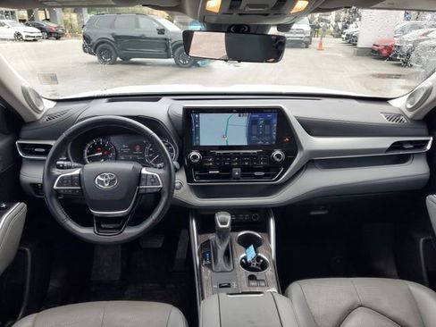 Used 2022 Toyota Highlander Platinum image 29