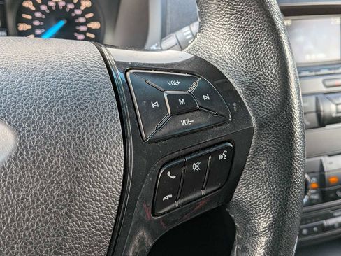 Used 2019 Ford Explorer XLT image 23