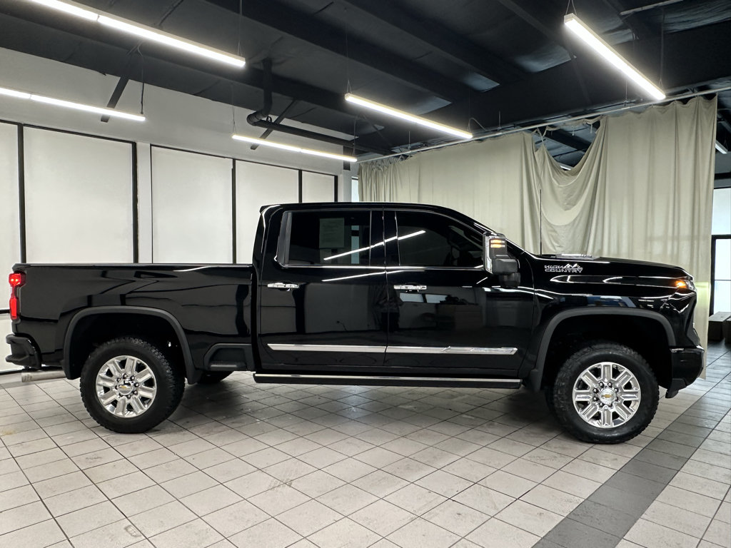 Certified 2024 Chevrolet Silverado 2500 High Country AWD/4WD image 3