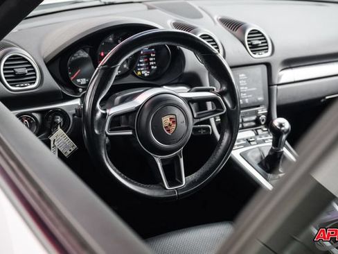 Used 2017 Porsche 718 Cayman RWD image 7