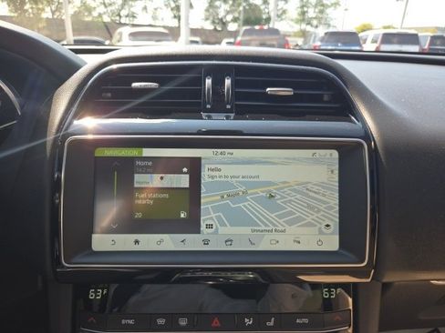 Used 2020 Jaguar F-PACE Premium image 37