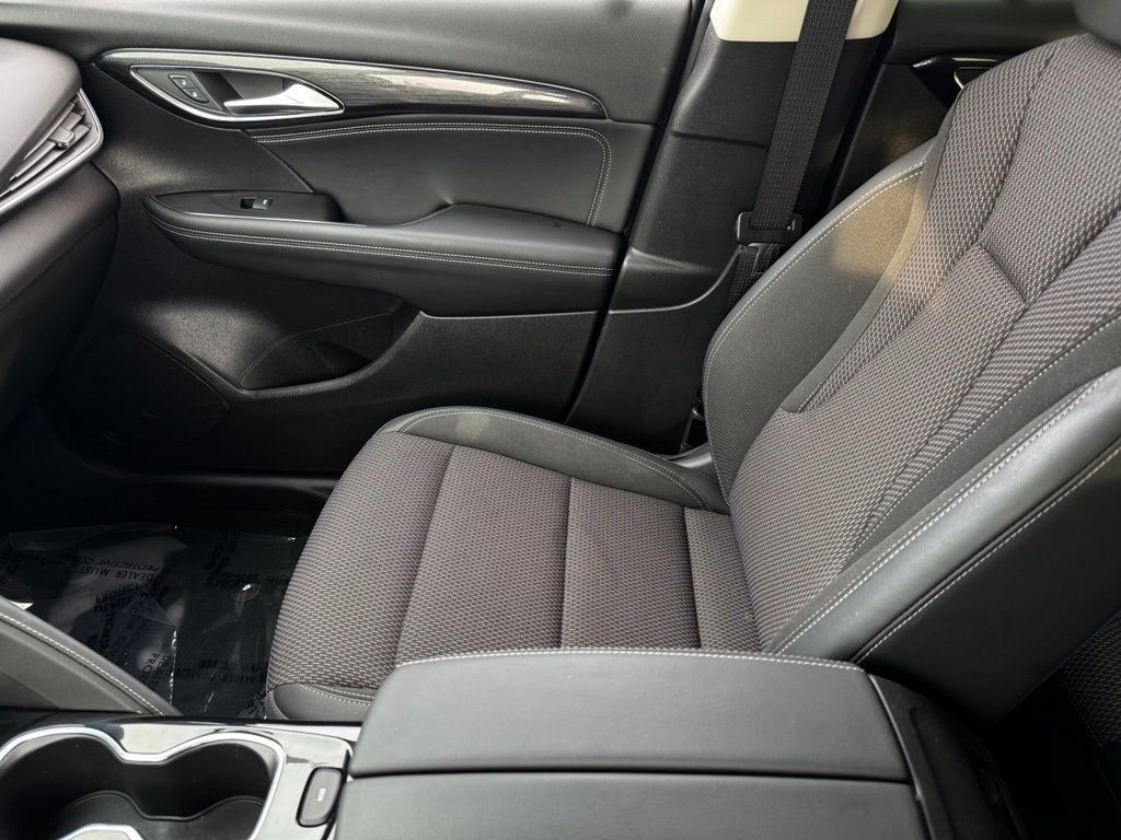 Used 2022 Buick Envision Preferred AWD/4WD image 25
