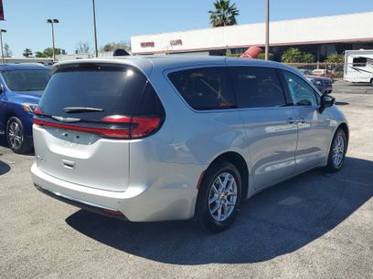 Used 2024 Chrysler Pacifica Touring-L