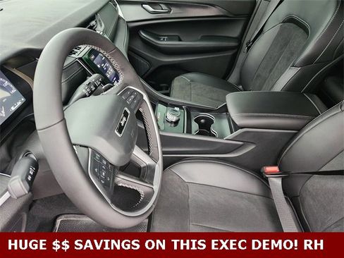 New 2025 Jeep Grand Cherokee Altitude image 9