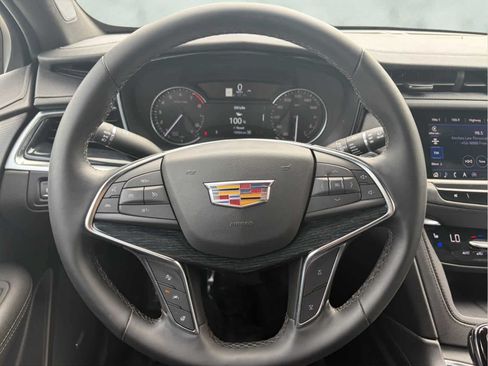 Used 2025 Cadillac XT5 Premium Luxury AWD/4WD image 12