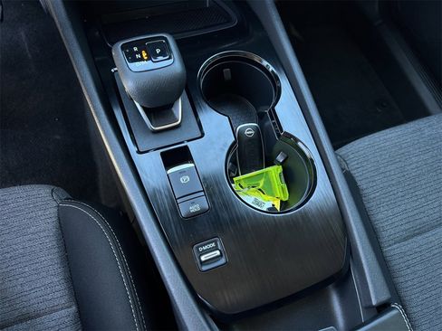 Certified 2023 Nissan Rogue SV image 17