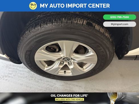 Used 2020 Toyota RAV4 XLE image 9