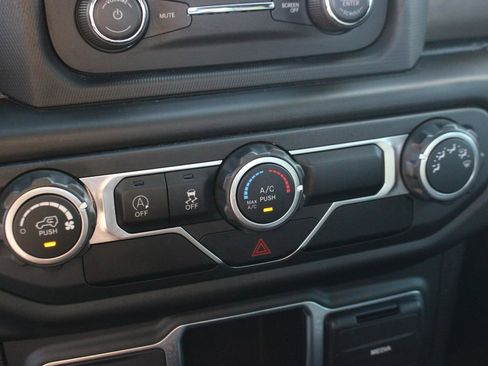 Used 2020 Jeep Gladiator Sport AWD/4WD image 29
