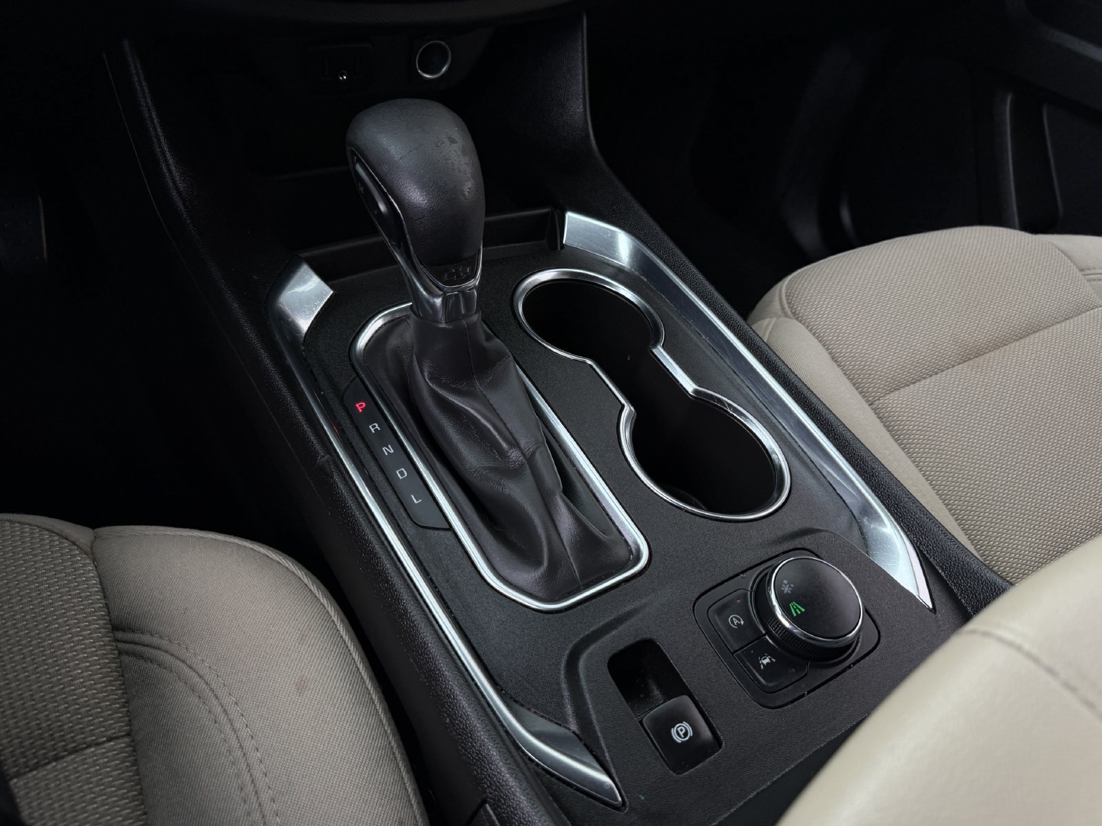 Used 2022 Chevrolet Traverse LS FWD image 19