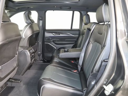 Used 2024 Jeep Grand Cherokee Overland w/ Luxury Tech Group IV image 50