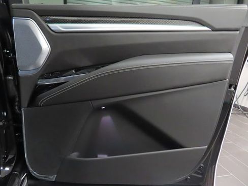 Certified 2026 Cadillac Escalade ESV V image 11