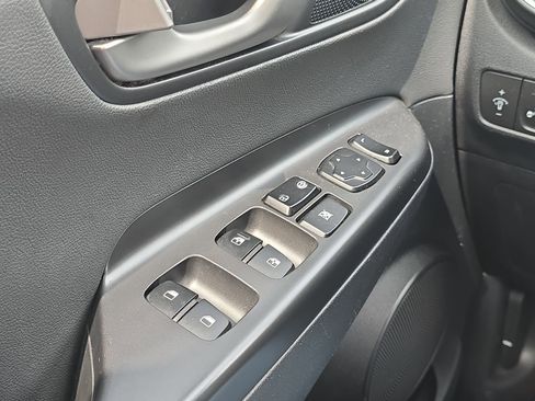 Used 2018 Hyundai Kona Limited FWD image 13