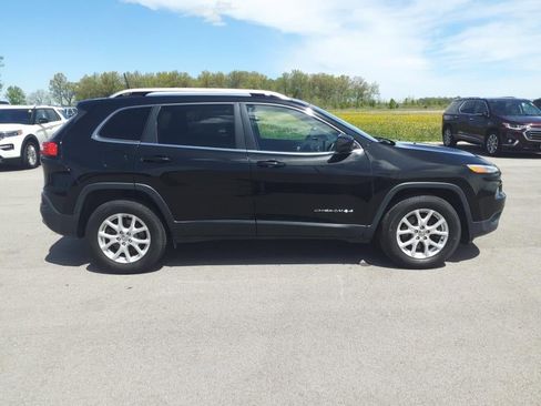 Used 2017 Jeep Cherokee Latitude w/ Safety/Convenience Group image 8