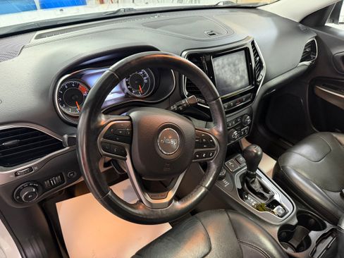 Used 2019 Jeep Cherokee Limited w/ Technology Group AWD/4WD image 10