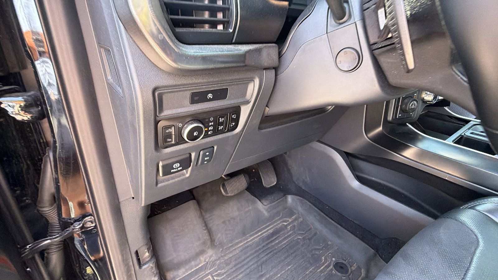 Used 2025 Ford F150 Raptor AWD/4WD image 25