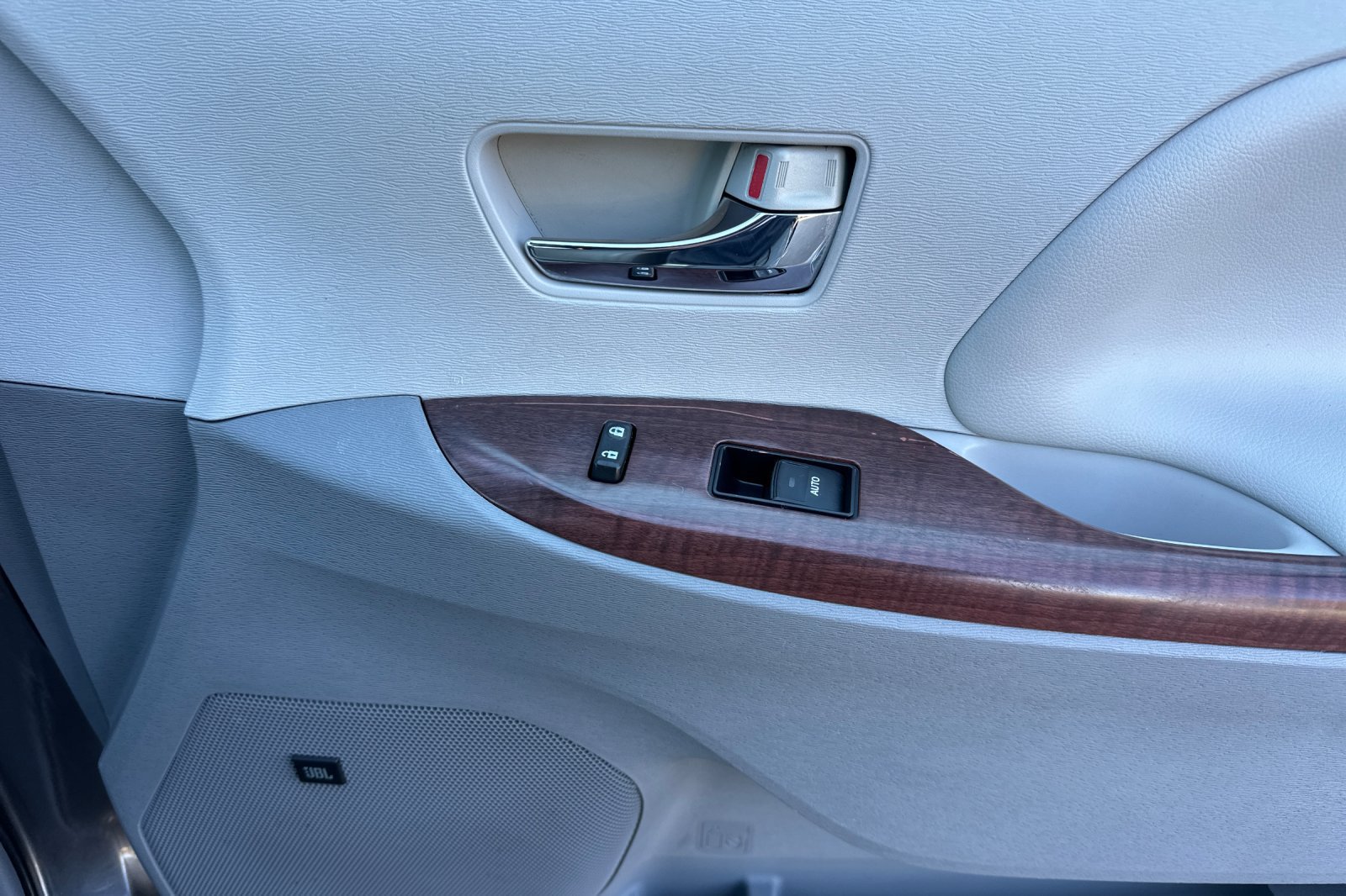 Used 2013 Toyota Sienna XLE w/ Premium Pkg FWD image 22