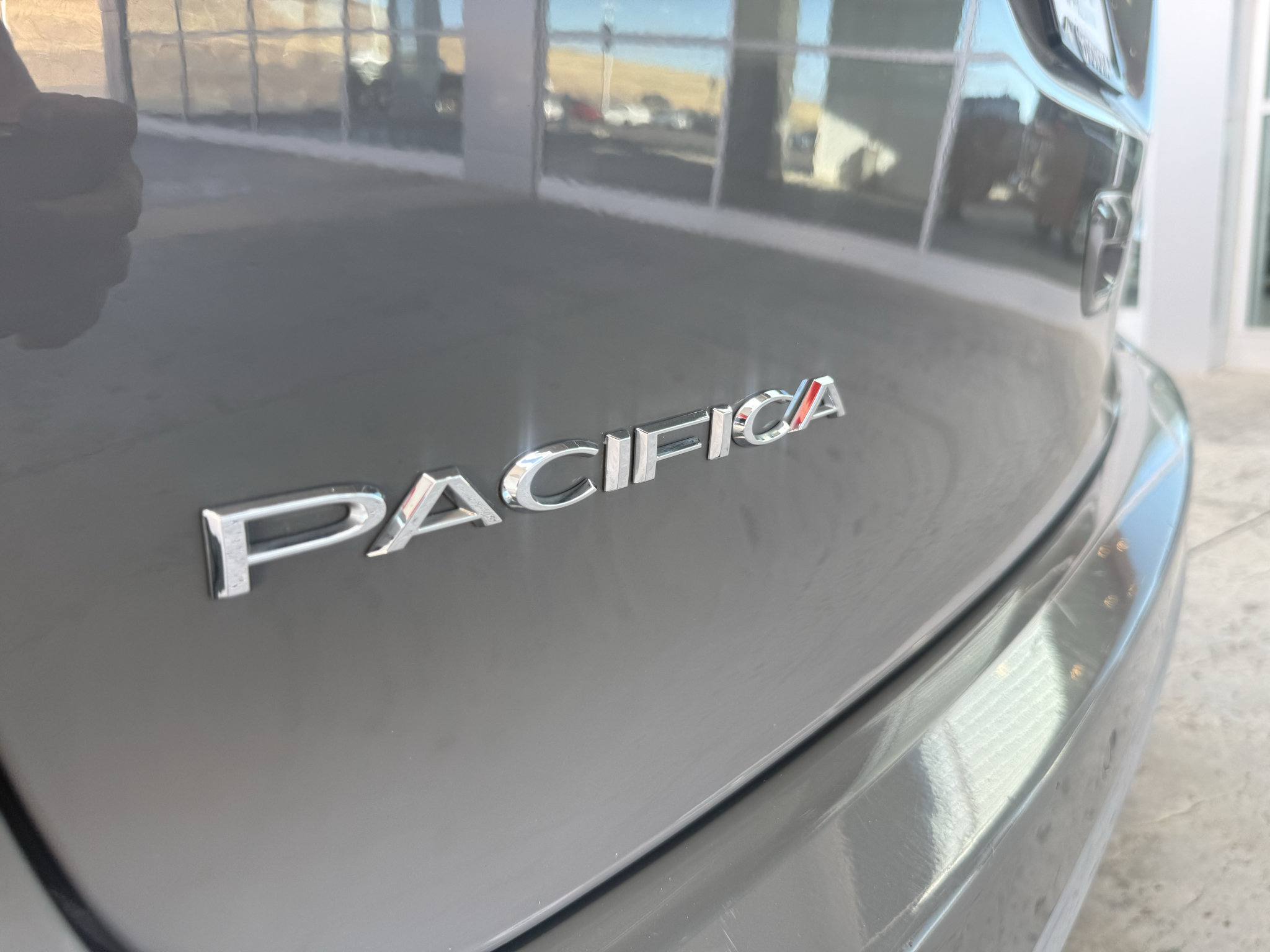 Used 2025 Chrysler Pacifica Select FWD image 14