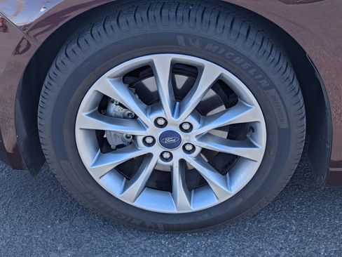 Used 2017 Ford Fusion SE w/ Fusion SE Technology Package FWD image 13