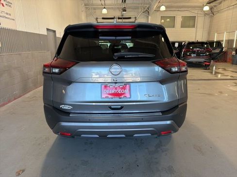 Used 2023 Nissan Rogue SL w/ SL Premium Package image 4