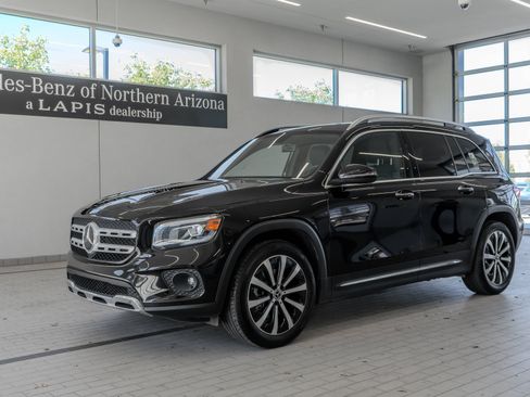 Used 2023 Mercedes-Benz GLB 250 4MATIC image 3