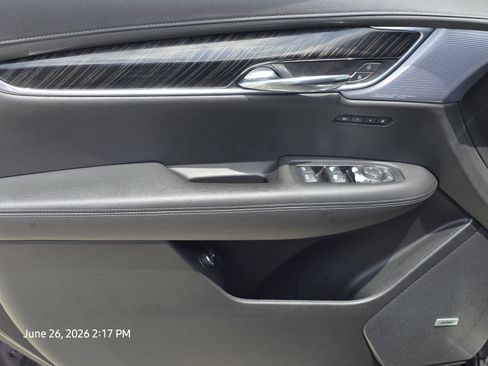 Used 2020 Cadillac XT6 Premium Luxury FWD image 17