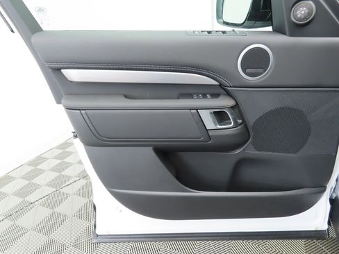 Used 2024 Land Rover Discovery Dynamic SE image 24