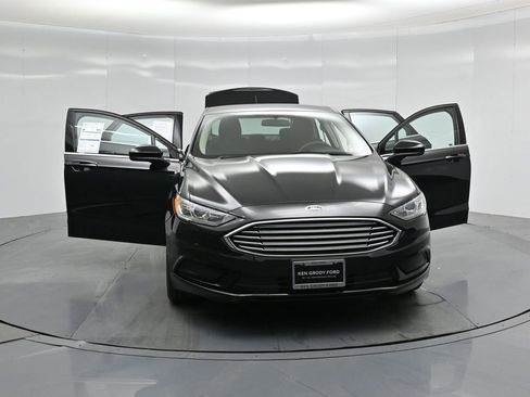 Certified 2017 Ford Fusion SE image 29
