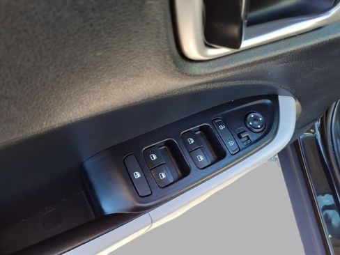 Used 2022 Hyundai Venue SEL image 12