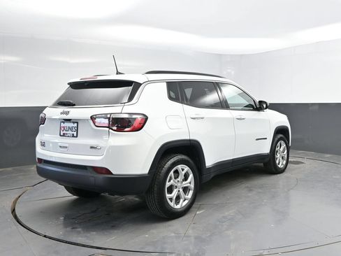 Used 2024 Jeep Compass Latitude AWD/4WD image 9