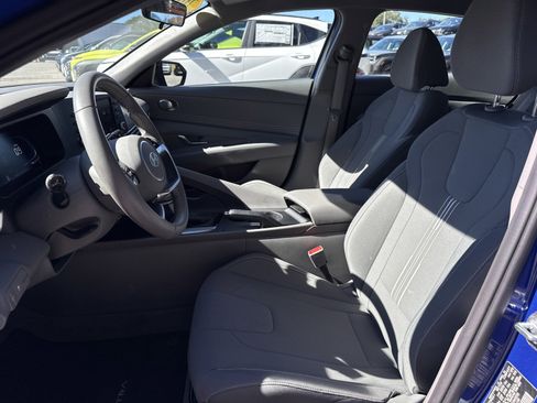 Certified 2025 Hyundai Elantra Sport image 11