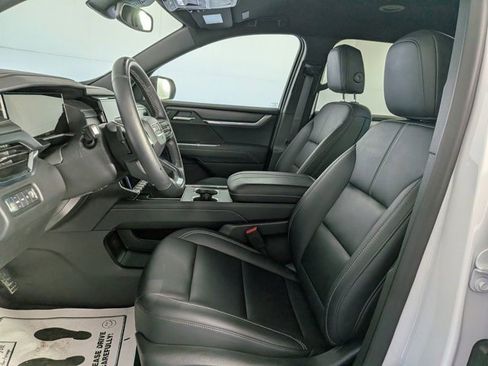 Certified 2025 GMC Acadia Elevation w/ Elevation Premium Package AWD/4WD image 19
