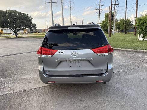 Used 2012 Toyota Sienna LE FWD image 7