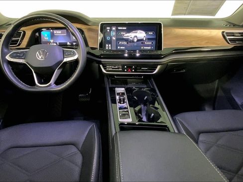 Used 2025 Volkswagen Atlas SE AWD/4WD image 15