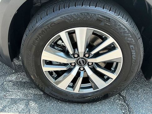 Certified 2025 Nissan Pathfinder SL FWD image 8