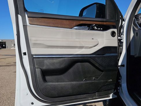 Used 2023 Jeep Grand Wagoneer L 4WD image 11