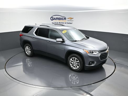 Certified 2018 Chevrolet Traverse LT FWD image 1
