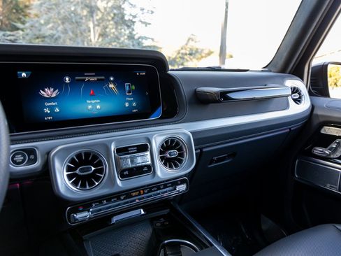 Used 2025 Mercedes-Benz G 63 AMG 4MATIC image 36