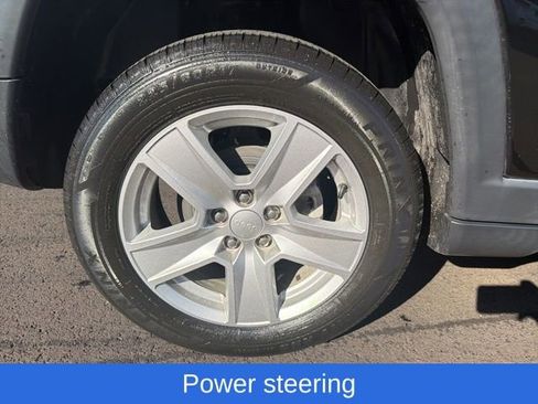 Used 2022 Jeep Compass Latitude image 23