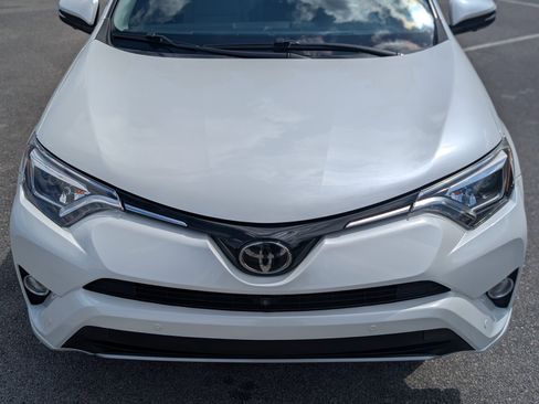 Used 2018 Toyota RAV4 Platinum FWD image 12
