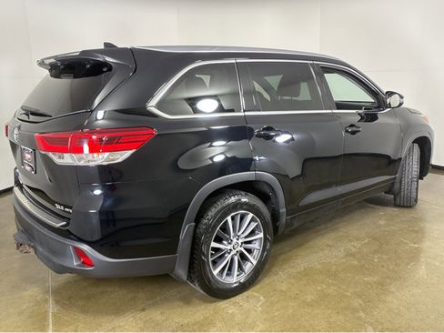 Used 2018 Toyota Highlander XLE image 22