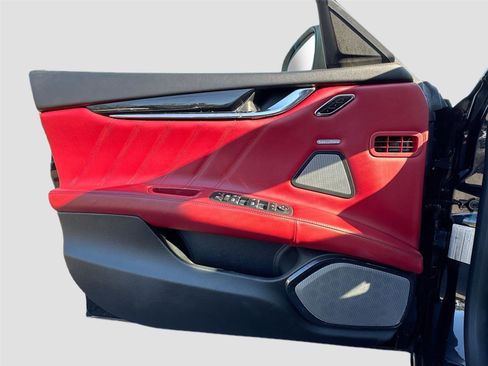 Used 2021 Maserati Quattroporte Trofeo image 17