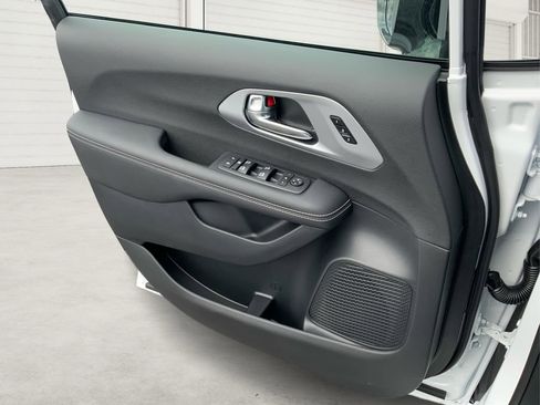 New 2026 Chrysler Pacifica Limited w/ S Appearance Package image 17