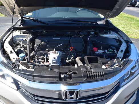 Certified 2017 Honda Accord EX image 8