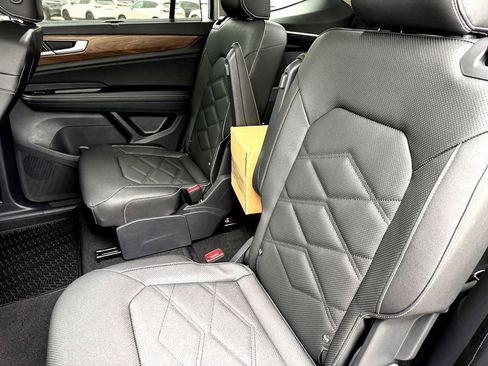 New 2026 Volkswagen Atlas SE FWD image 18