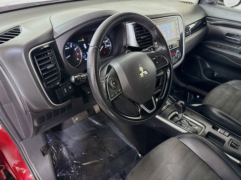 Used 2019 Mitsubishi Outlander SE image 23