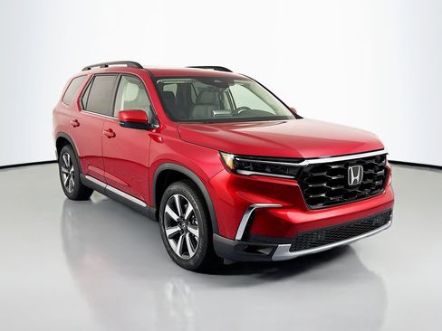 New 2025 Honda Pilot Touring image 3