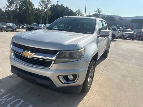 Used 2017 Chevrolet Colorado LT w/ LT Convenience Package RWD image 2